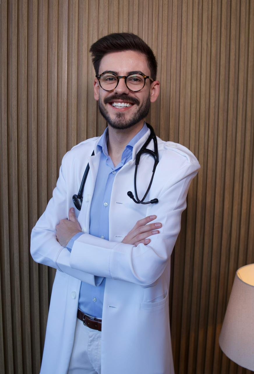 Dr. Leonardo Silveira Gomes1